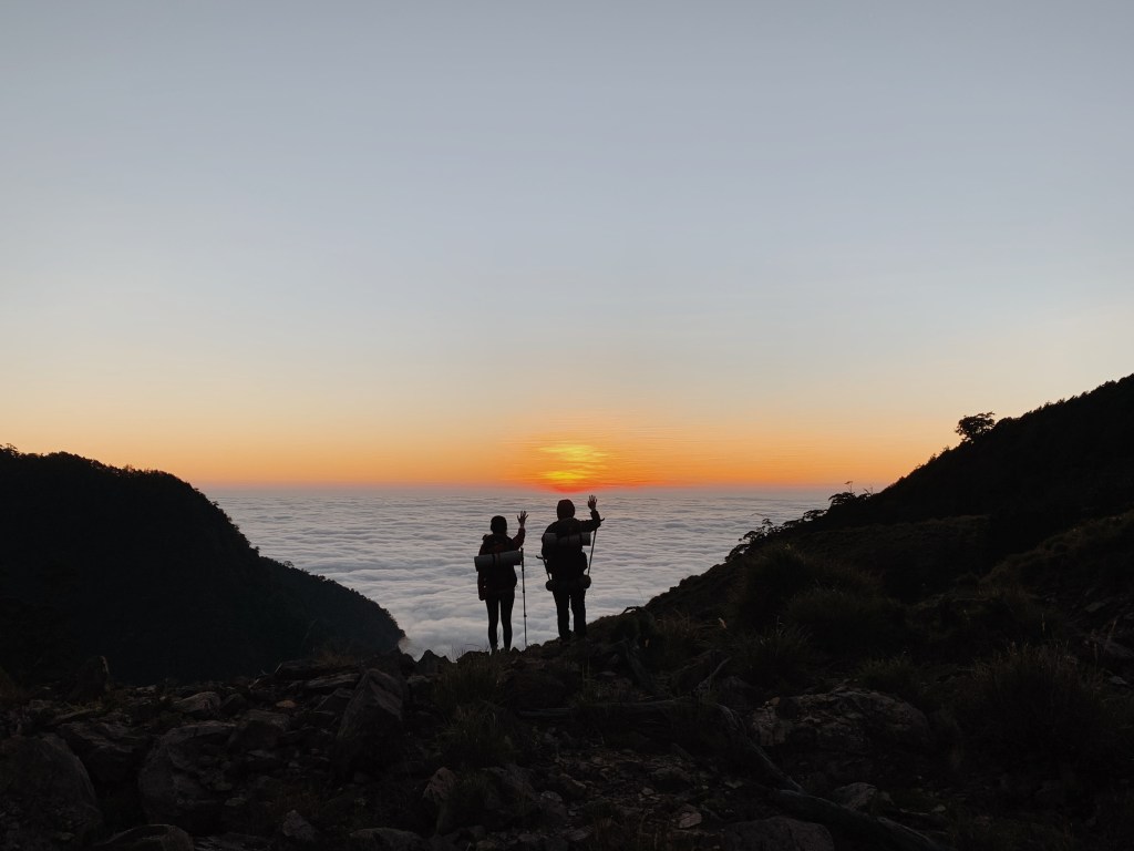 雲海的世外桃源 – 小關山神池feat七坑溫泉